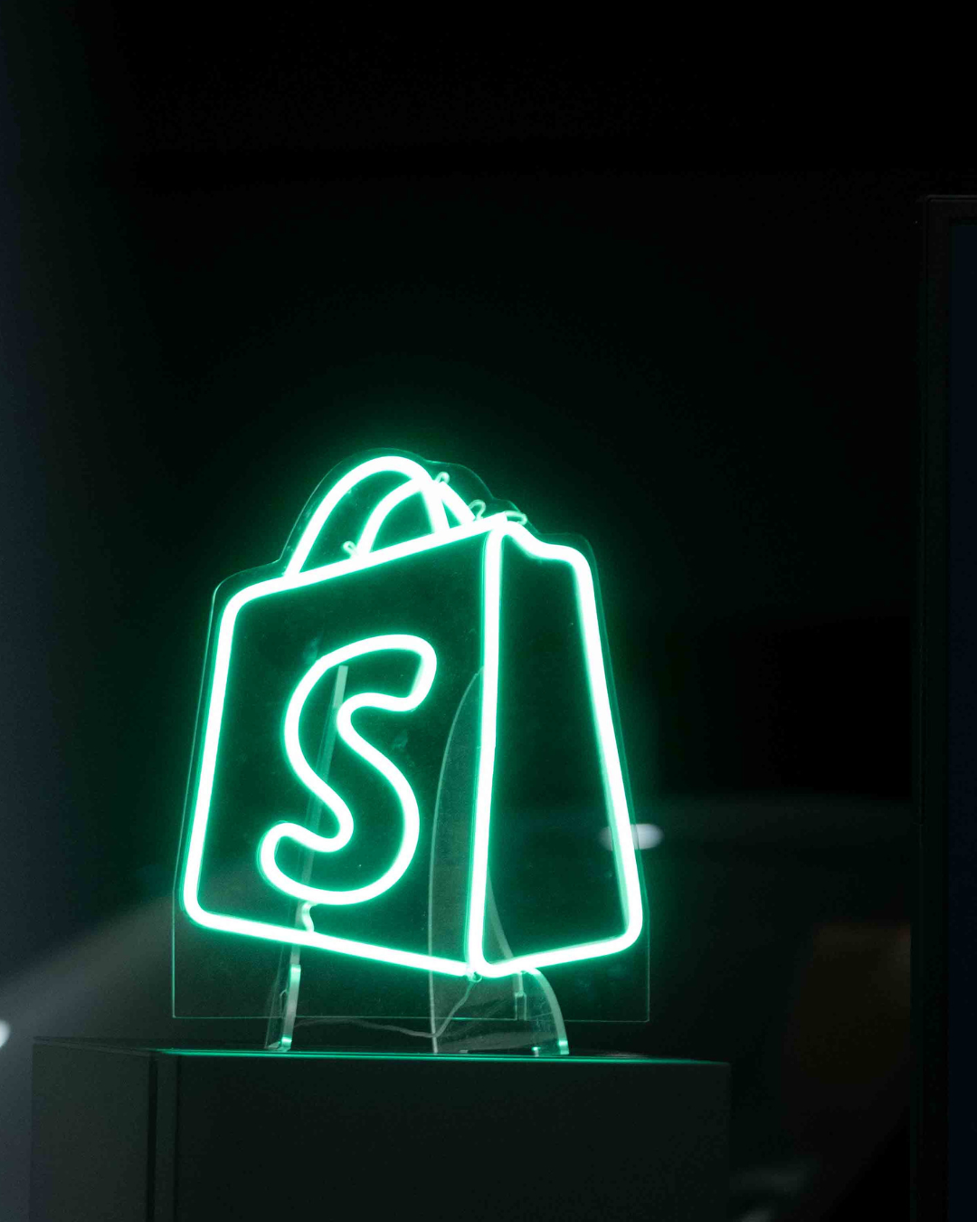 La trampa del SEO básico en Shopify: cuando el contenido genérico no es suficiente.